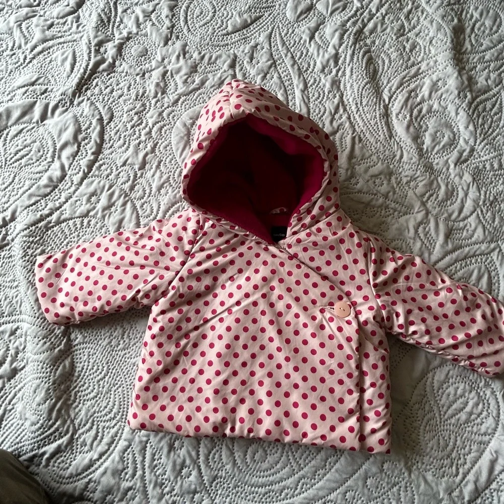 Baby Gap 3-6 mos kimono hood jacket. Off white/hot pink polka dot. Fleece lined